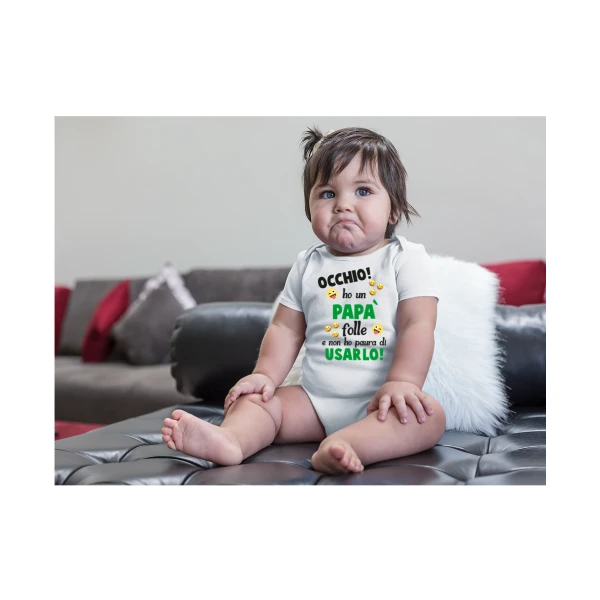 Body da neonato Occhio! ho un papà folle e non ho paura di usarla - body simpatico e divertente - idea regalo - immagine 2