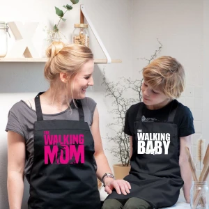 Coppia Grembiuli cucina divertenti Mamma Figlio Festa della Mamma The Walking Mom The Walking Baby Idea Regalo Mamma