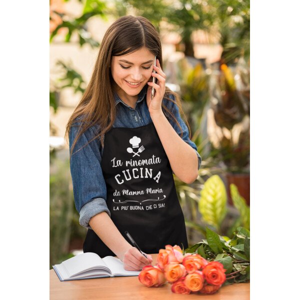 Grembiule da Cucina PERSONALIZZABILE Mamma divertenti La rinomata cucina da Mamma Regalo Mamma - immagine 3