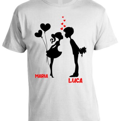 T-shirt San Valentino personalizzabile con nome coppia che si bacia